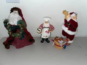 lot 282 image: Set of 3 Santa Claus Christmas Figurines with Holiday Decor