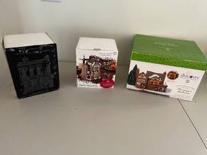 lot 284 image: Set of 3 Department 56 Dickens Village Series Buildings