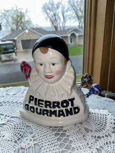 lot 287 image: Vintage Pierrot Gourmand Porcelain Lollipop Holder