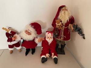 lot 301 image: Set of 5 Vintage Santa Claus Figurines