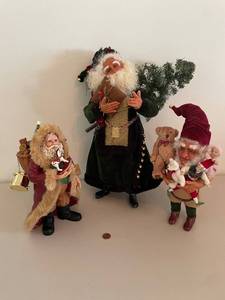 lot 325 image: Set of 3 Whimsical Santa Figurines