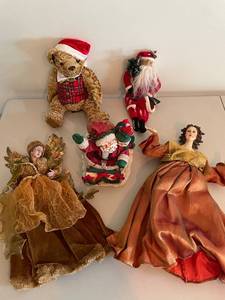 lot 353 image: Collection of 5 Christmas Figurines Including Santa and Angel Dolls