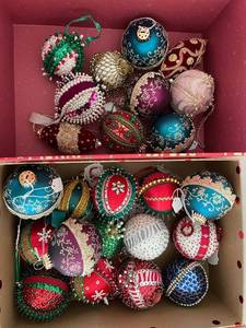 lot 356 image: Set of 20 Handmade Ornate Holiday Ornaments