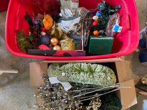 lot 362 image: Collection of Assorted Holiday Decorations and Ornaments  - Tote not included