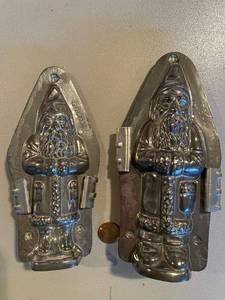 lot 379 image: Vintage Santa Claus Chocolate Mold Set of 2