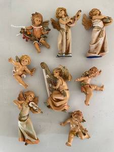 lot 384 image: Set of 8 Italian Fontanini Cherub Figures