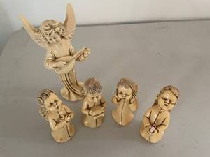 lot 389 image: Set of 5 Vintage Made in England Angel Figurines