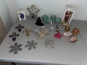 lot 391 image: Assorted Christmas Ornament Collection with Spode and Handcrafted Pieces