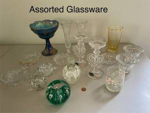 lot 666 image: Collection of Assorted Glassware Including Vases, Bowls and Art Glass