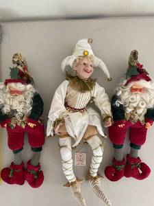 lot 714 image: Set of 3 Holiday Dolls - Santa and Jester Figurines