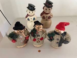 lot 719 image: Set of 5 Snowmen Figurines with Festive Attire