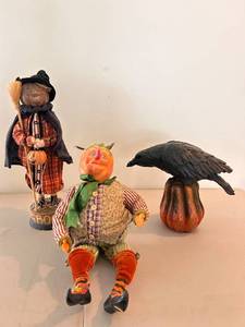 lot 724 image: Set of 3 Halloween Decorations Scarecrow, Pumpkin Boy, and Crow on Pumpkin