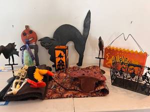 lot 731 image: Halloween Decor Collection with Wall Hanging Cat, Fence, Visitors Sign, and Table Runner
