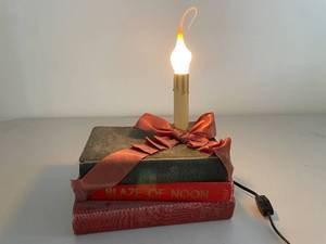 lot 750 image: Unique Book Table Lamp with Vintage Aesthetic