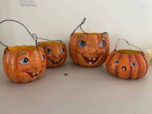 lot 752 image: Set of 4 Whimsical Pumpkin Themed Halloween Decor Buckets