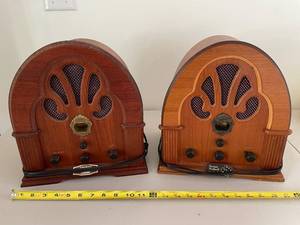 lot 761 image: Pair of Thomas and Norman Rockwell Collectors Edition Radios