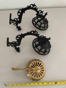 lot 774 image: Lot of 3 Vintage Style Cast Iron Lamp Sconce Wall Mount Brackets