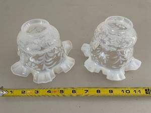 lot 775 image: Pair of Opalescent Glass Daisy and Fern Lamp Shades