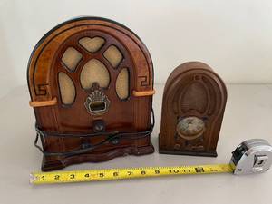 lot 779 image: Set of 2 Vintage Style Radios Crosley CR31 & Miniature Model