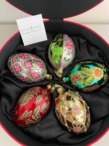 lot 812 image: Joan Rivers Classics Collection Set of 5 Glass Ornaments