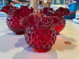 lot 822 image: Set of 5 Fenton Ruby Red  Amberina Hobnail Glass Vases