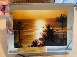 lot 861 image: Kinetic Picture Lamp with Ocean Sunset Artwork