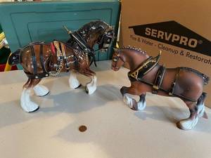 lot 864 image: Set of 2 Horse Figurines Including Lovatts of London