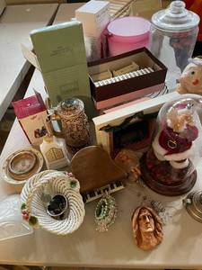 lot 868 image: TAKE WHAT YOU WANT Collection of Vintage Decor and Collectibles