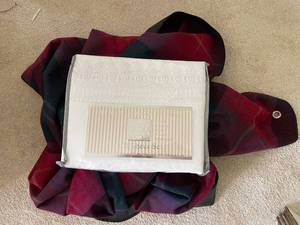lot 872 image: Venice Lace Collection Full Sheet Set with Red Plaid Blanket