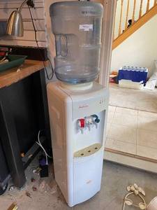 lot 884 image: Sunbeam Hot and Cold Water Dispenser