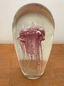 lot 207A image: Handcrafted Glass Jellyfish Paperweight