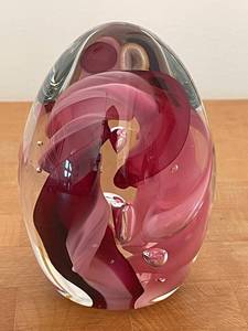 lot 207D image: Decorative Art Glass Paperweight with Pink Swirl Design