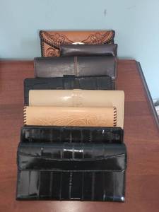 lot 400 image: Assorted Collection of 8 Ladies Leather Wallets