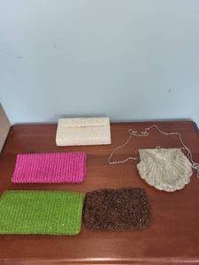 lot 405 image: Collection of 5 Beaded Evening Bags and Clutches