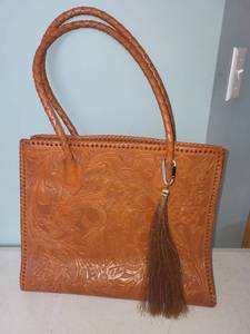 lot 418 image: Handcrafted Tooled Leather Bag by Made in Mexico