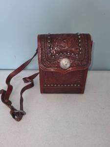 lot 424 image: Handcrafted Leather Crossbody Bag with Western Detailing