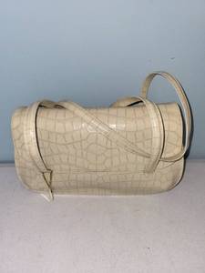 lot 427 image: Vintage Leather Co Beige Crocodile Embossed Leather Handbag