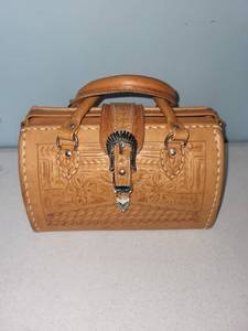 lot 433 image: Handcrafted Leather Handbag with Western Design by Grants Naturals