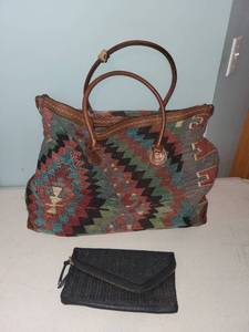 lot 463 image: Vintage Style Oversized Tapestry Bag and Black Textured Clutch Set
