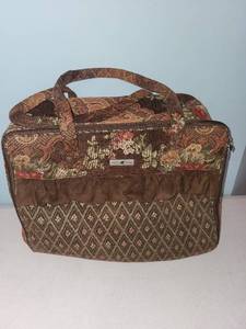 lot 464 image: Isabellas Journey Vintage-Style Tapestry Travel Bag