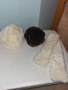 lot 468 image: Collection of Fur Hats and Scarf