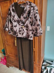 lot 476 image: Collection of 3 Womens Plus Size Evening Dresses by R&M Richards