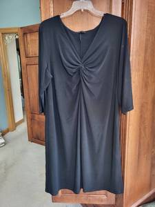 lot 487 image: Collection of 4 Elegant Womens Dresses in Various Styles and Sizes