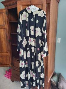 lot 488 image: Collection of 6 Plus Size Dresses by Various Designers