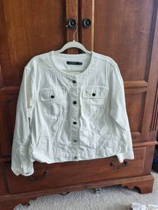 lot 493 image: Collection of 5 Womens Denim 3X Jackets - Various Brands