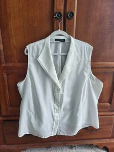 lot 496 image: Collection of 6 Womens Blouses by Jones New York, DKNY Jeans, Ralph Lauren, Evan-Picone