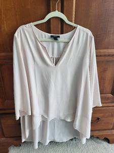 lot 498 image: Collection of 6 Womens Blouses in Various Styles and Brands