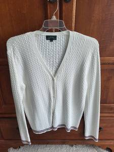 lot 500 image: Collection of Womens Ralph Lauren and Cable & Gauge Sweaters