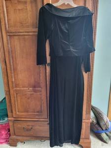 lot 504 image: Collection of Evening Dresses - Sizes 2224W - Alex, Ralph Lauren, and More