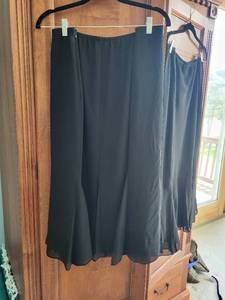 lot 508 image: Collection of Womens Plus Size Skirts - Size 22W to 24W